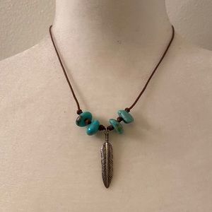 NWT PEYOTE BIRD Turquoise & Feather Necklace